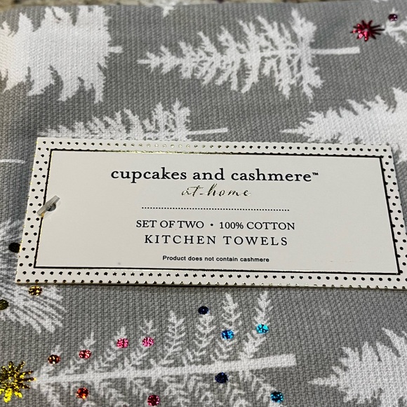 NEW Set of Two Cupcakes And Cashmere Cotton Sparkly Trees Dish Towels 20” x 30” - Picture 5 of 7